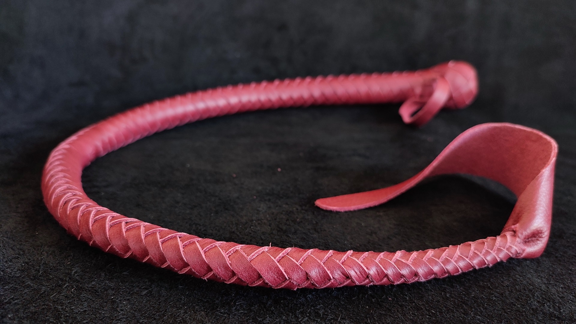 Leather Single Tail Whip 'Spear' 90cm/35.4″ – Painful Touch